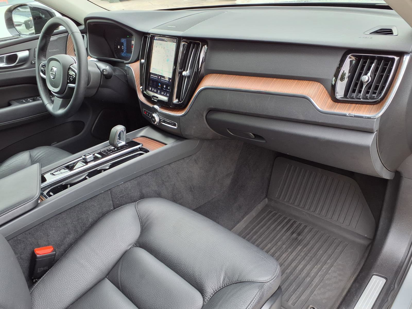 Certified 2024 Volvo XC60 B5 Plus w/ Climate Package image 10