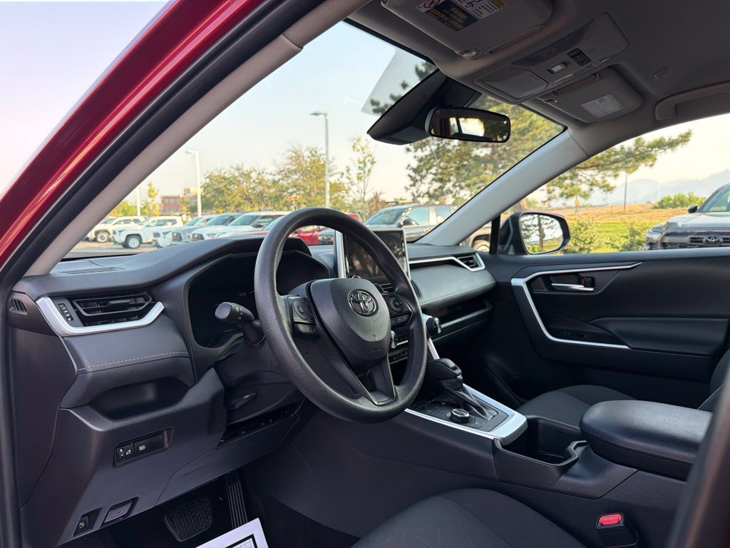 Used 2025 Toyota RAV4 XLE AWD/4WD image 25