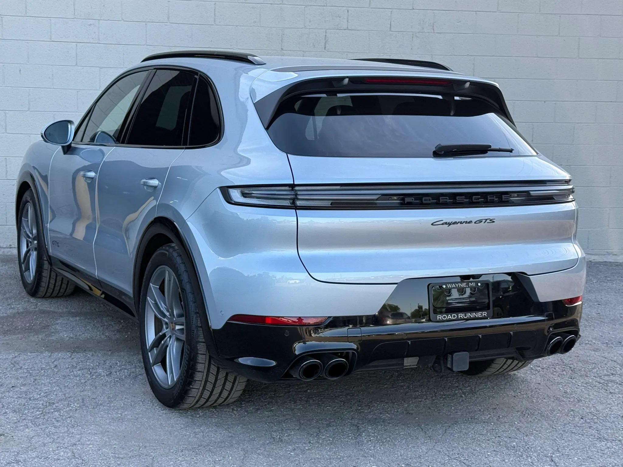 Used 2025 Porsche Cayenne GTS w/ Sport Chrono Package AWD/4WD image 3