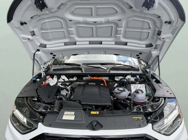 Certified 2025 Audi Q5 e Premium Plus w/ Premium Plus Package AWD/4WD image 34