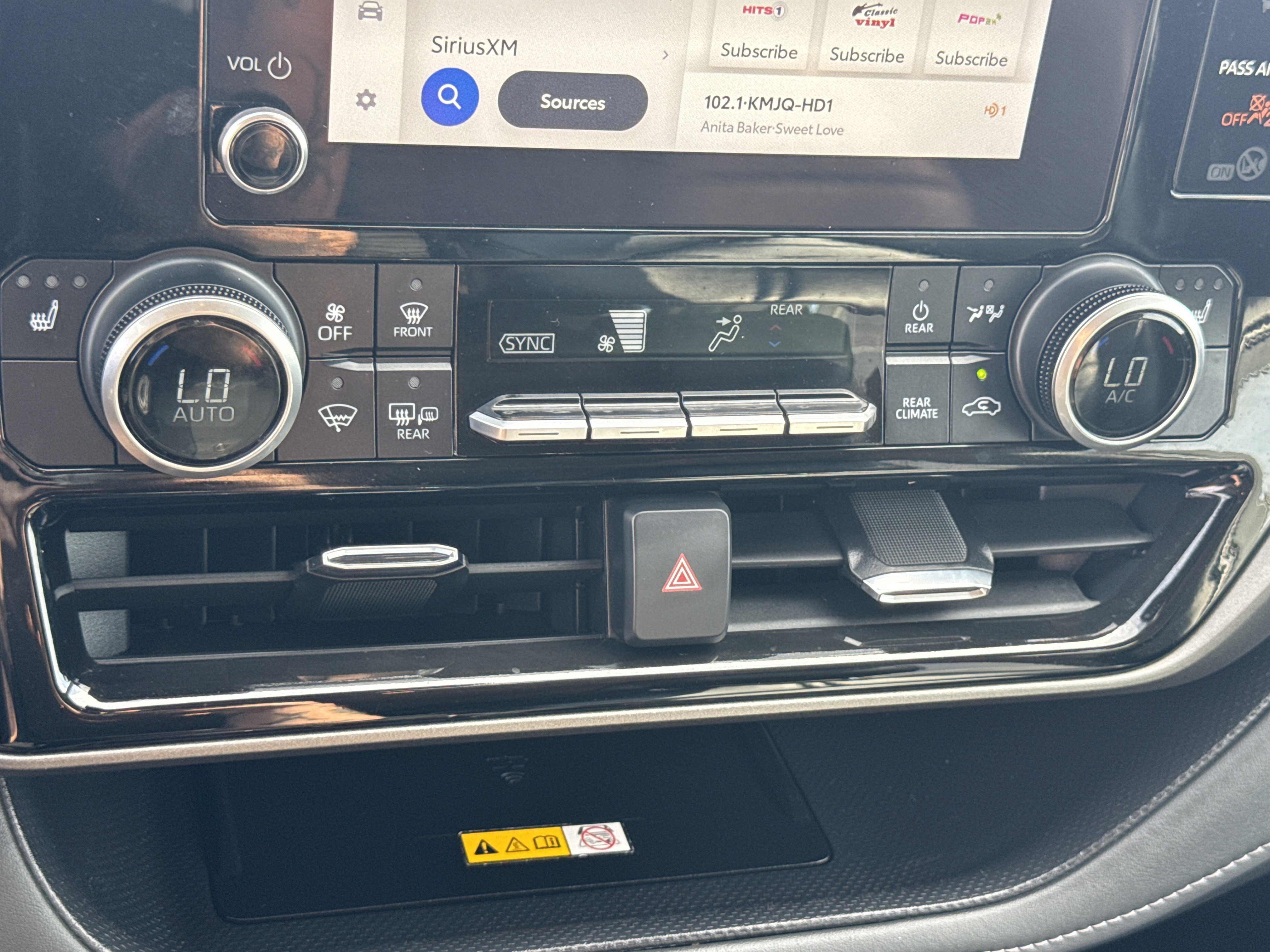 Used 2024 Toyota Highlander LE image 20