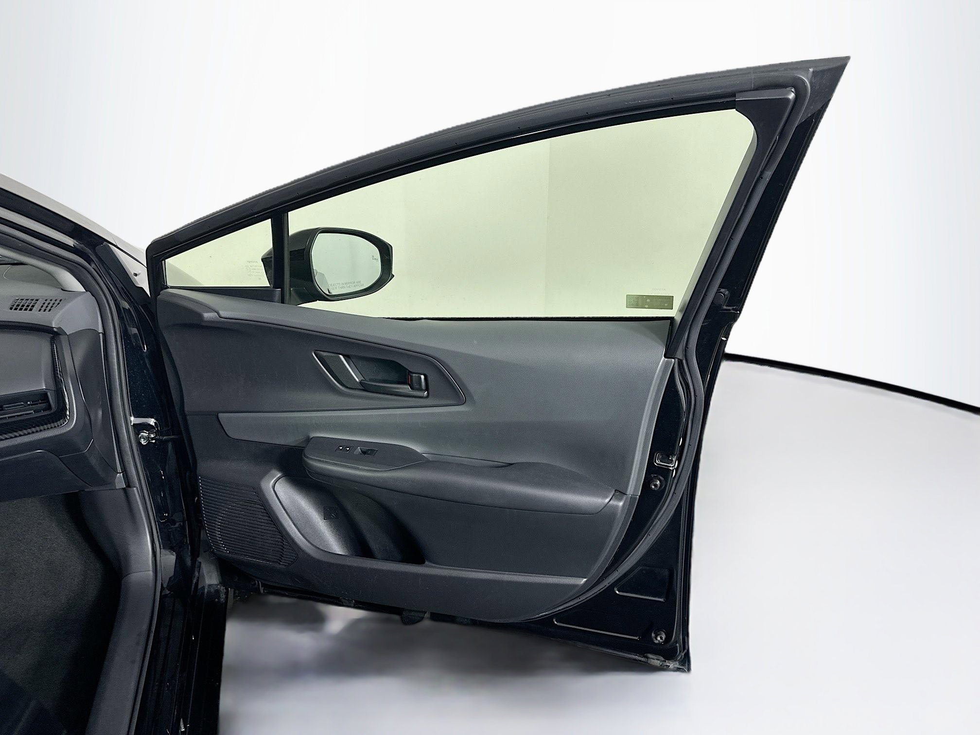 Used 2024 Toyota Prius LE image 31