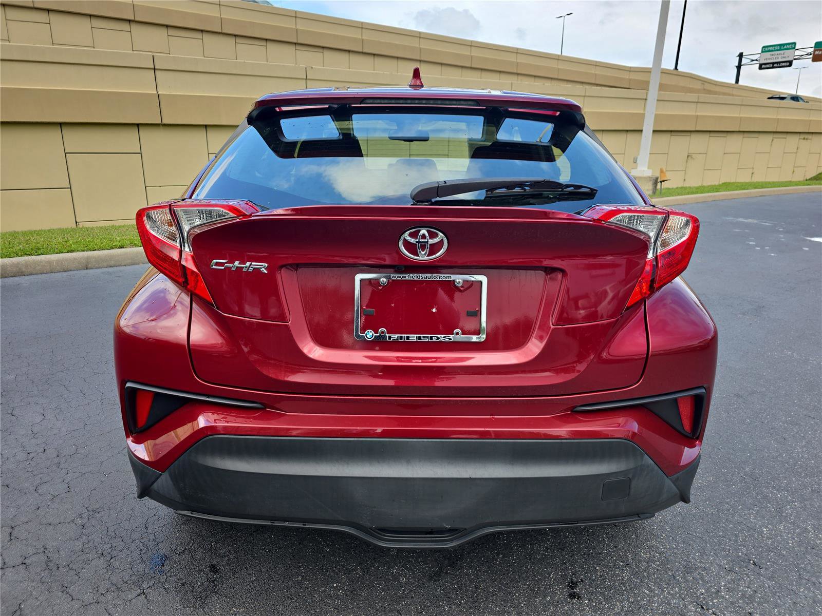 Used 2019 Toyota C-HR XLE image 4