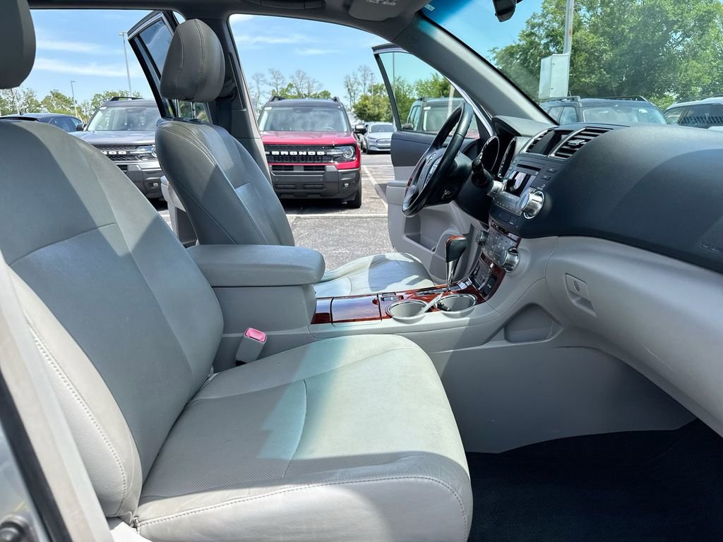 Used 2012 Toyota Highlander Limited AWD/4WD image 22