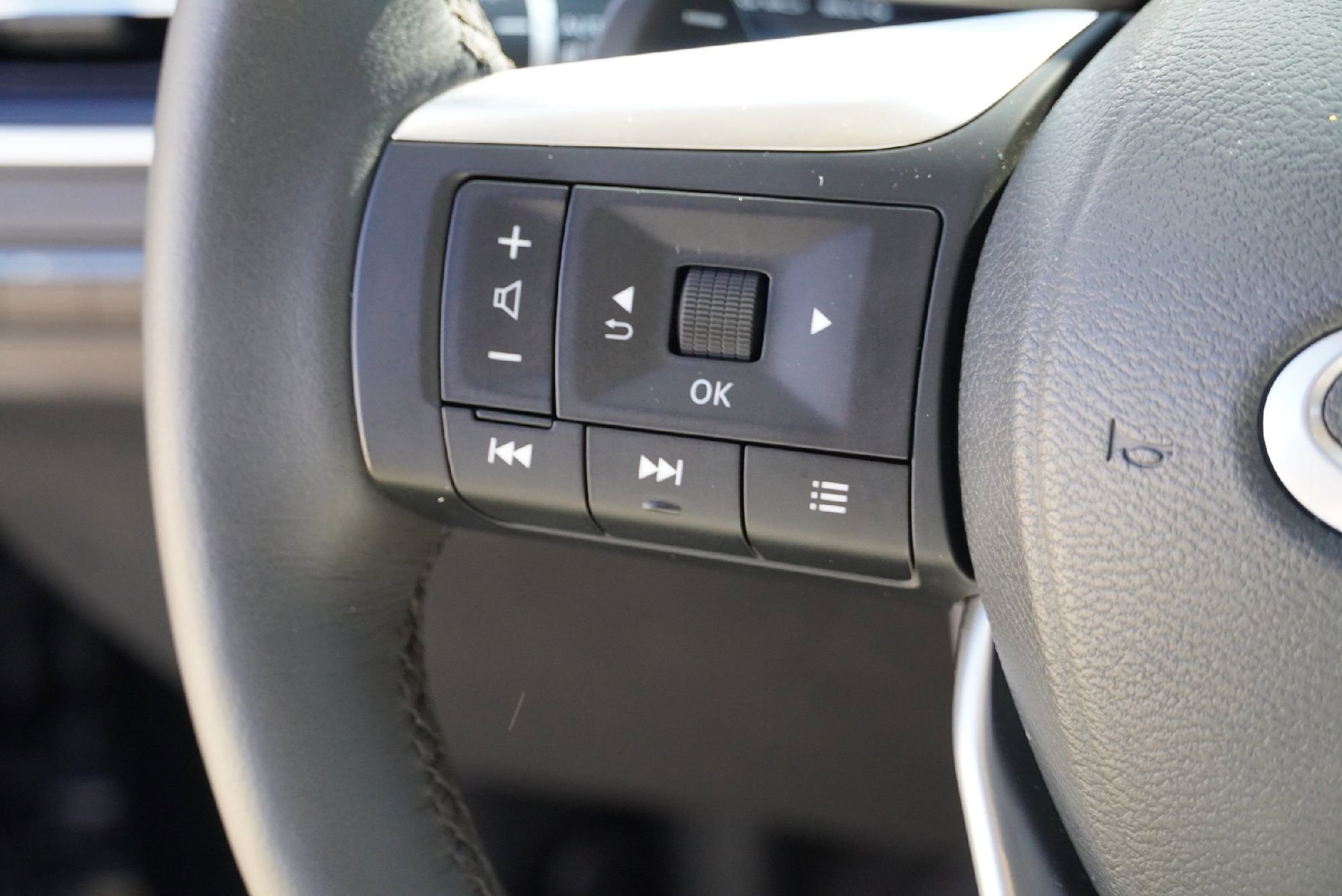 Certified 2025 INFINITI QX60 Luxe image 17