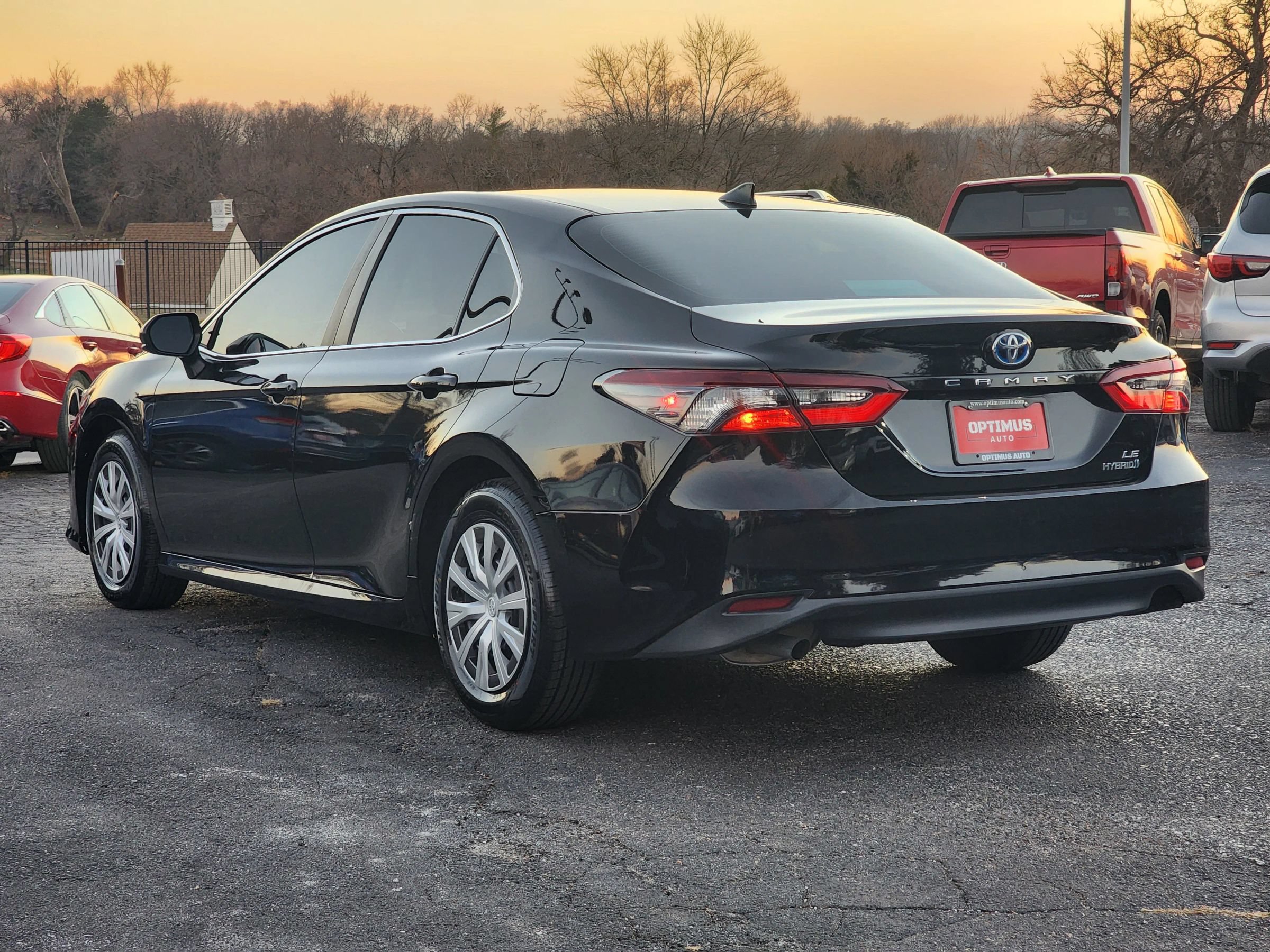 Used 2022 Toyota Camry LE FWD image 5