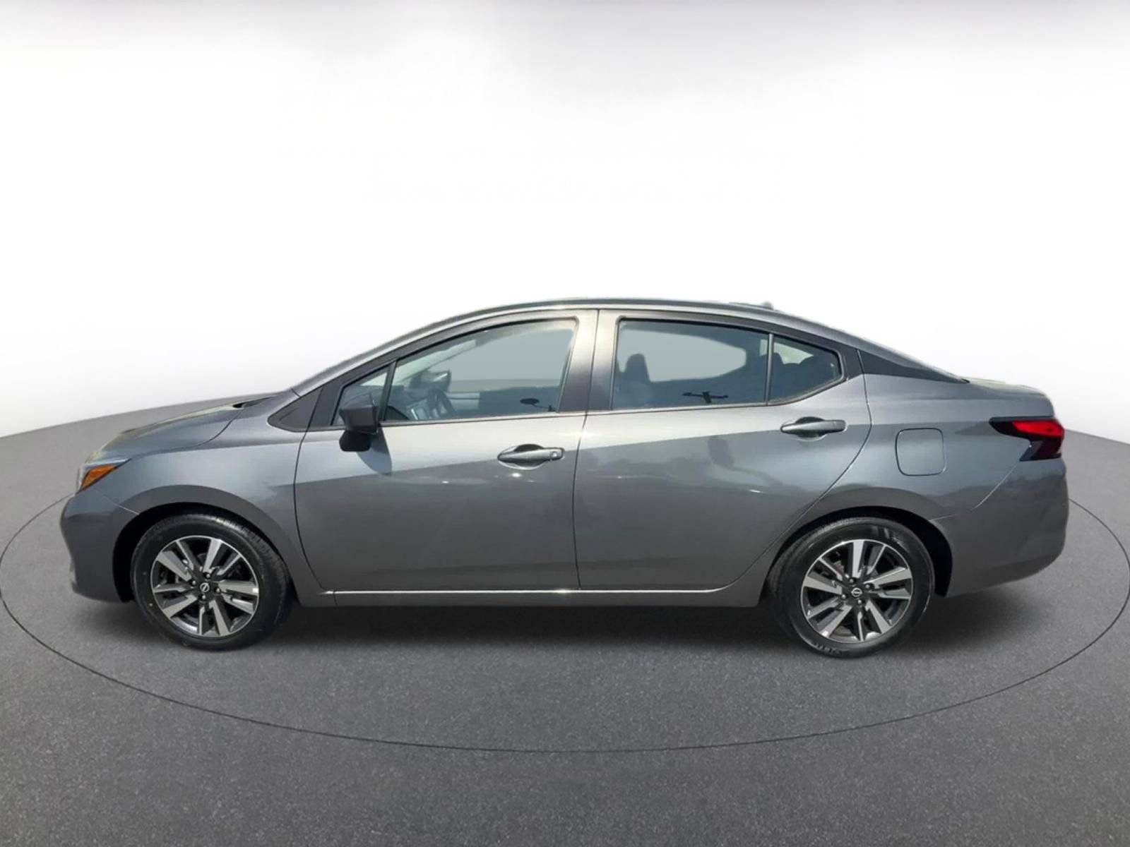 Used 2025 Nissan Versa SV image 9