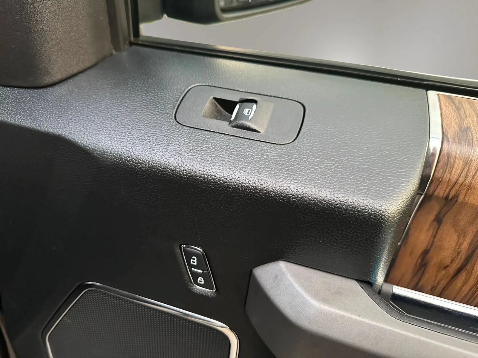 Used 2019 Ford F150 Platinum w/ Trailer Tow Package AWD/4WD image 25