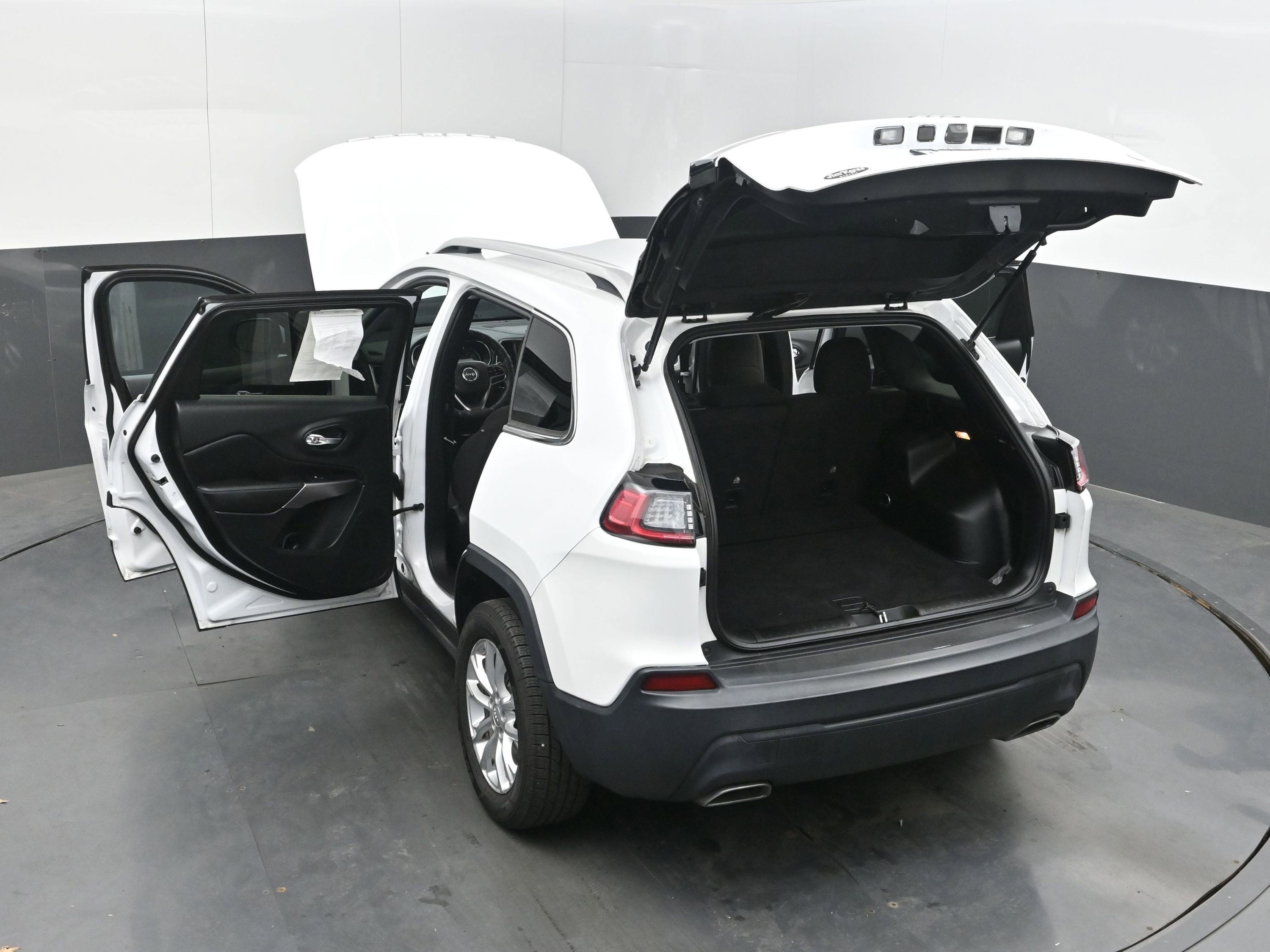Used 2019 Jeep Cherokee Latitude w/ Popular Appearance Group FWD image 42