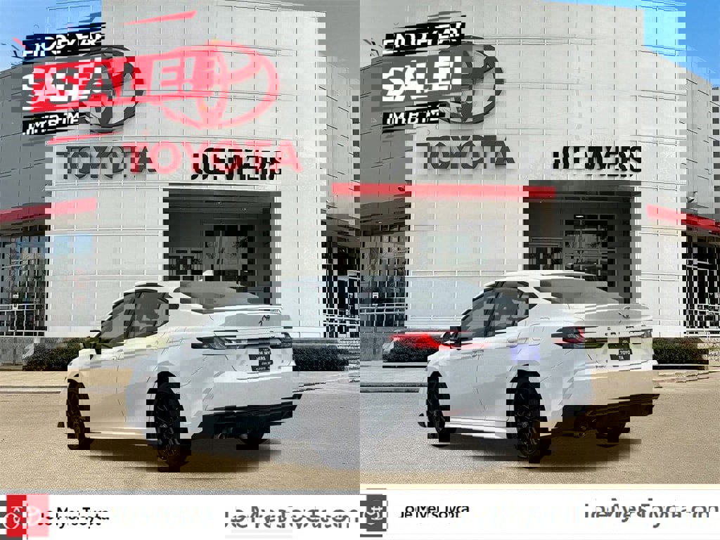 Used 2025 Toyota Camry SE image 8