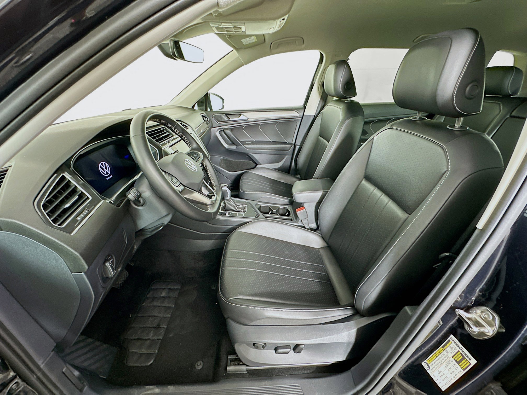 Used 2024 Volkswagen Tiguan SE FWD image 13