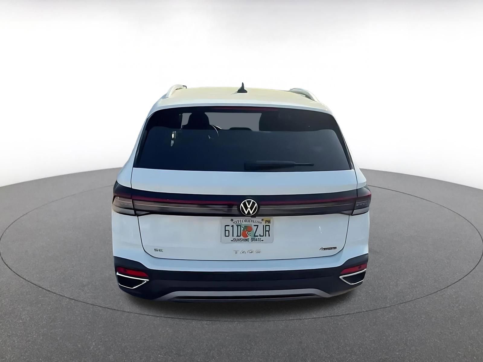 Used 2025 Volkswagen Taos SE AWD/4WD image 12