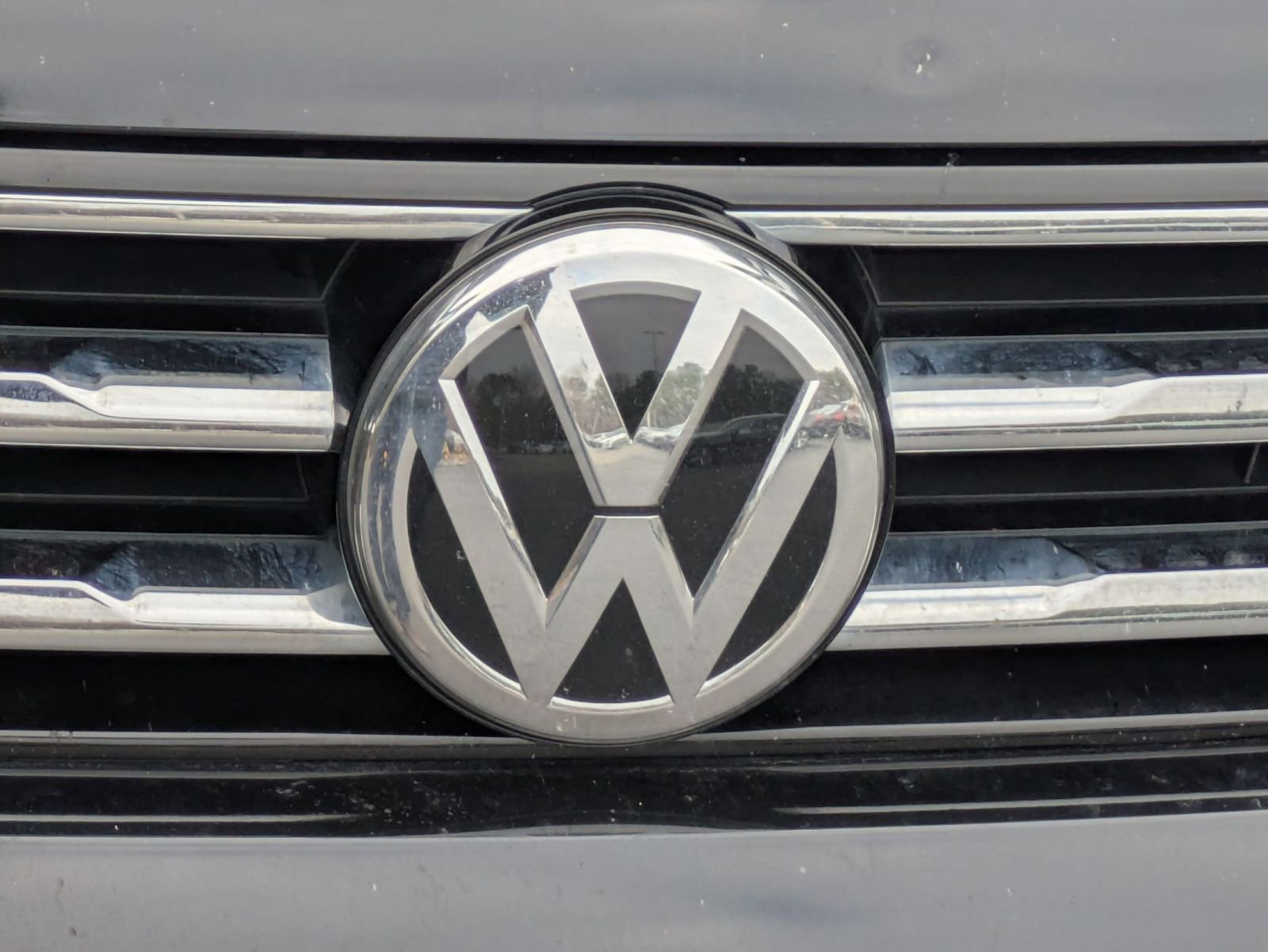 Used 2020 Volkswagen Tiguan S image 28