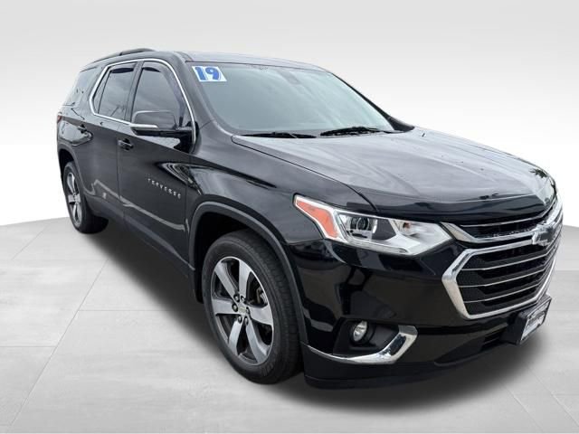 Used 2019 Chevrolet Traverse LT w/ LT Premium Package AWD/4WD image 3