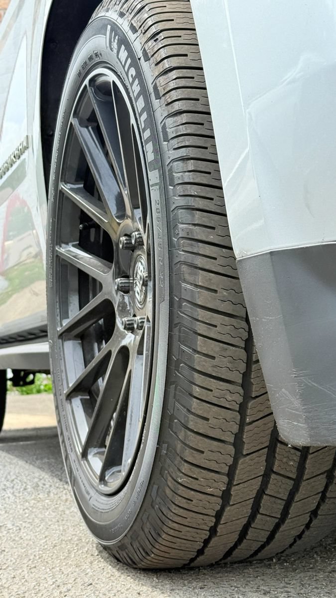 Used 2016 Chevrolet Suburban LT RWD image 10