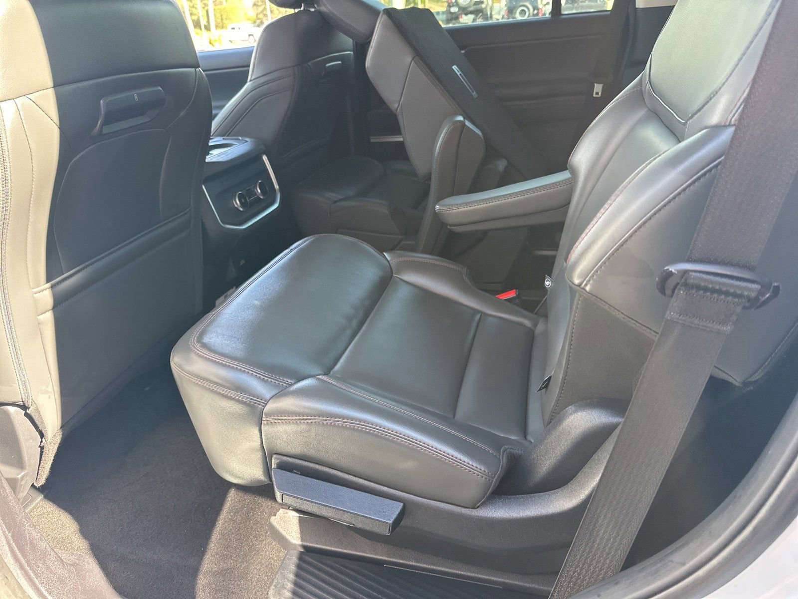 Used 2025 Ford Expedition Active image 17