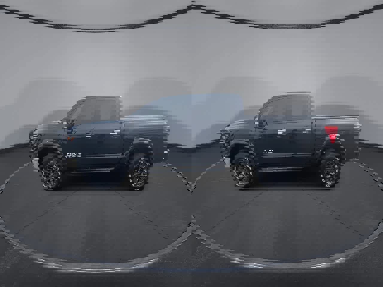 Used 2018 Nissan Titan SV w/ SV Convenience Package image 5