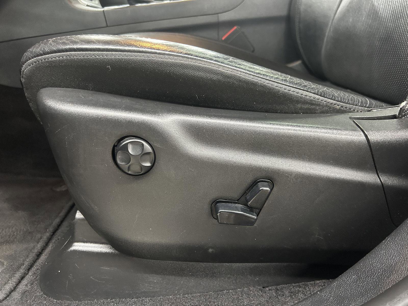 Used 2019 Jeep Grand Cherokee Limited w/ Luxury Group II image 17