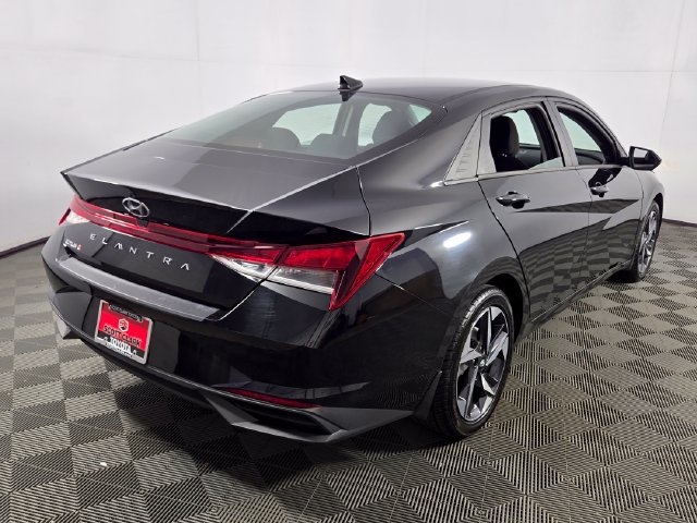 Used 2023 Hyundai Elantra SEL w/ Convenience Package FWD image 9
