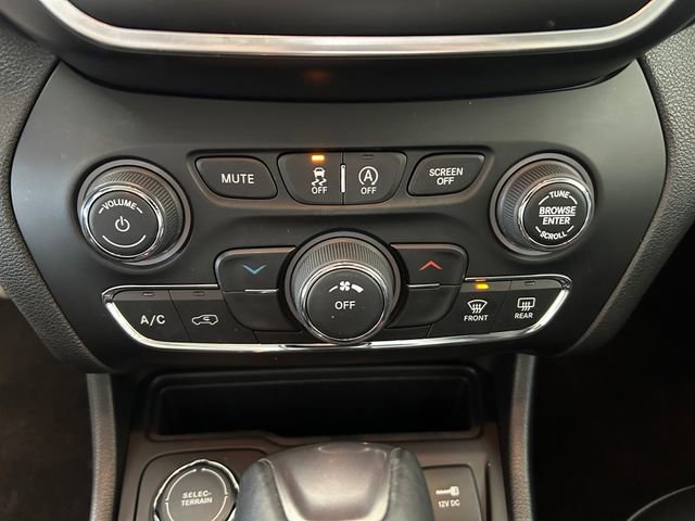 Used 2020 Jeep Cherokee Latitude Plus image 24