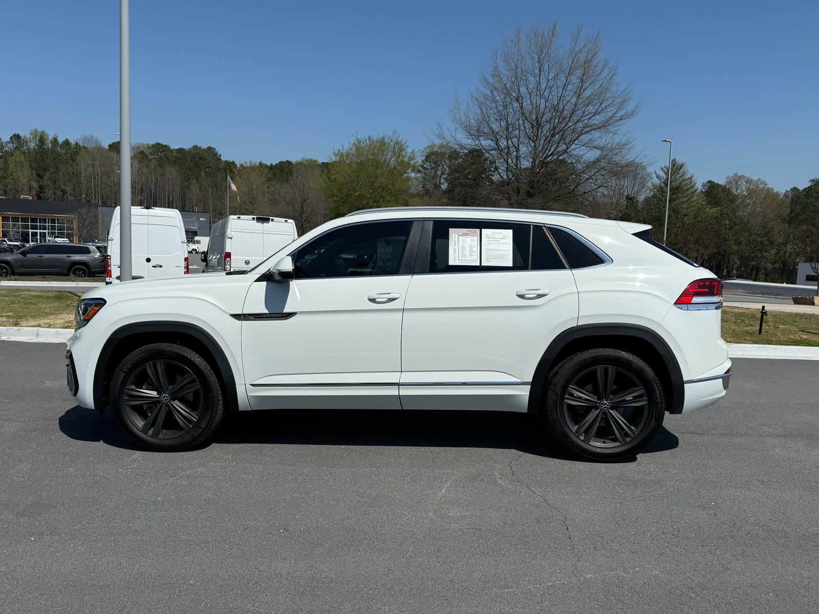 Used 2022 Volkswagen Atlas Cross Sport SEL R-Line image 3