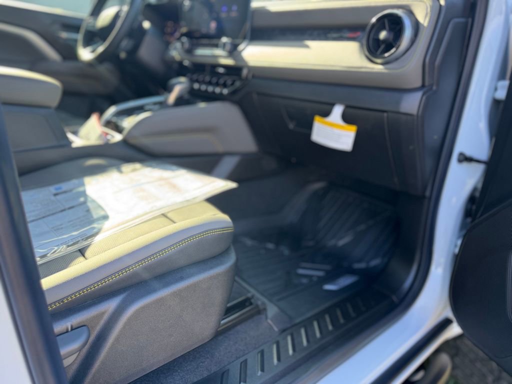 New 2026 Chevrolet Colorado ZR2 w/ Technology Package image 28