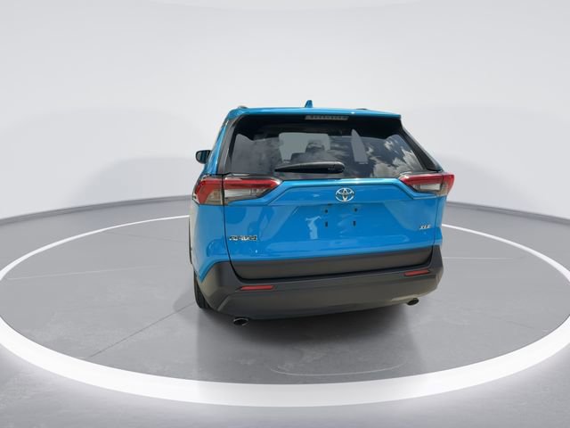 Used 2021 Toyota RAV4 XLE w/ Convenience Package FWD image 6