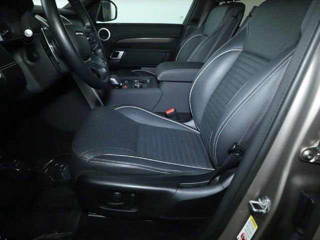 Certified 2023 Land Rover Discovery Metropolitan Edition AWD/4WD image 17