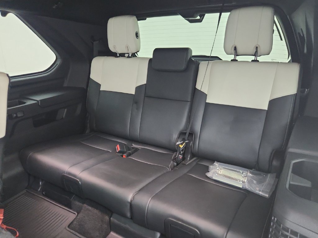 Used 2023 Toyota Sequoia Capstone AWD/4WD image 36