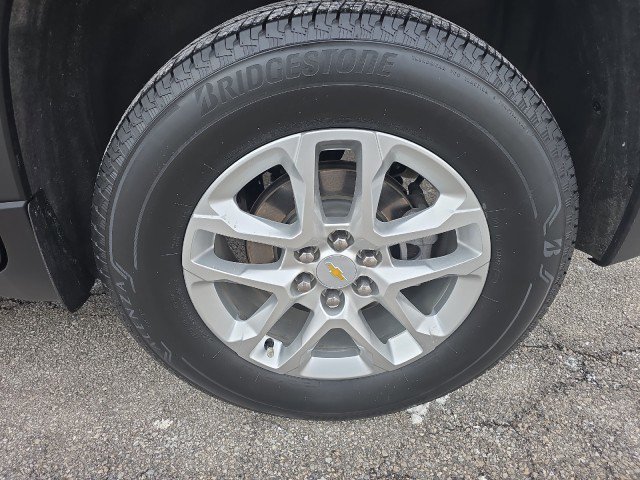 Used 2023 Chevrolet Traverse LS image 11