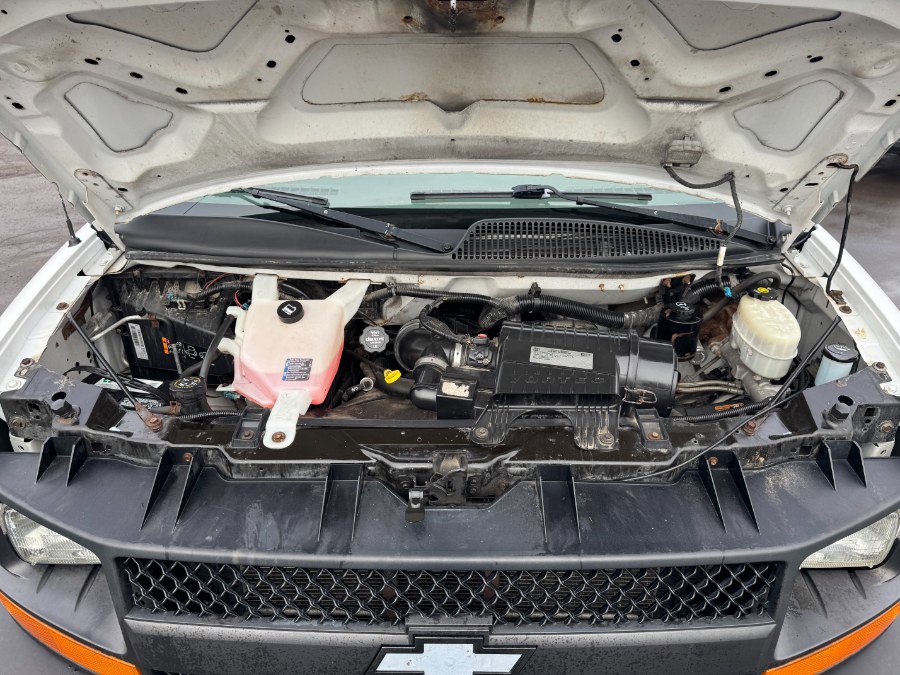 Used 2016 Chevrolet Express 2500 image 21