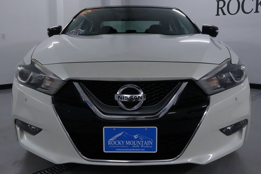 Used 2017 Nissan Maxima Platinum w/ Interior Lighting Package image 2