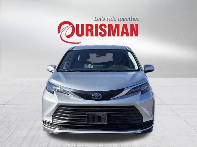 Used 2024 Toyota Sienna LE image 6