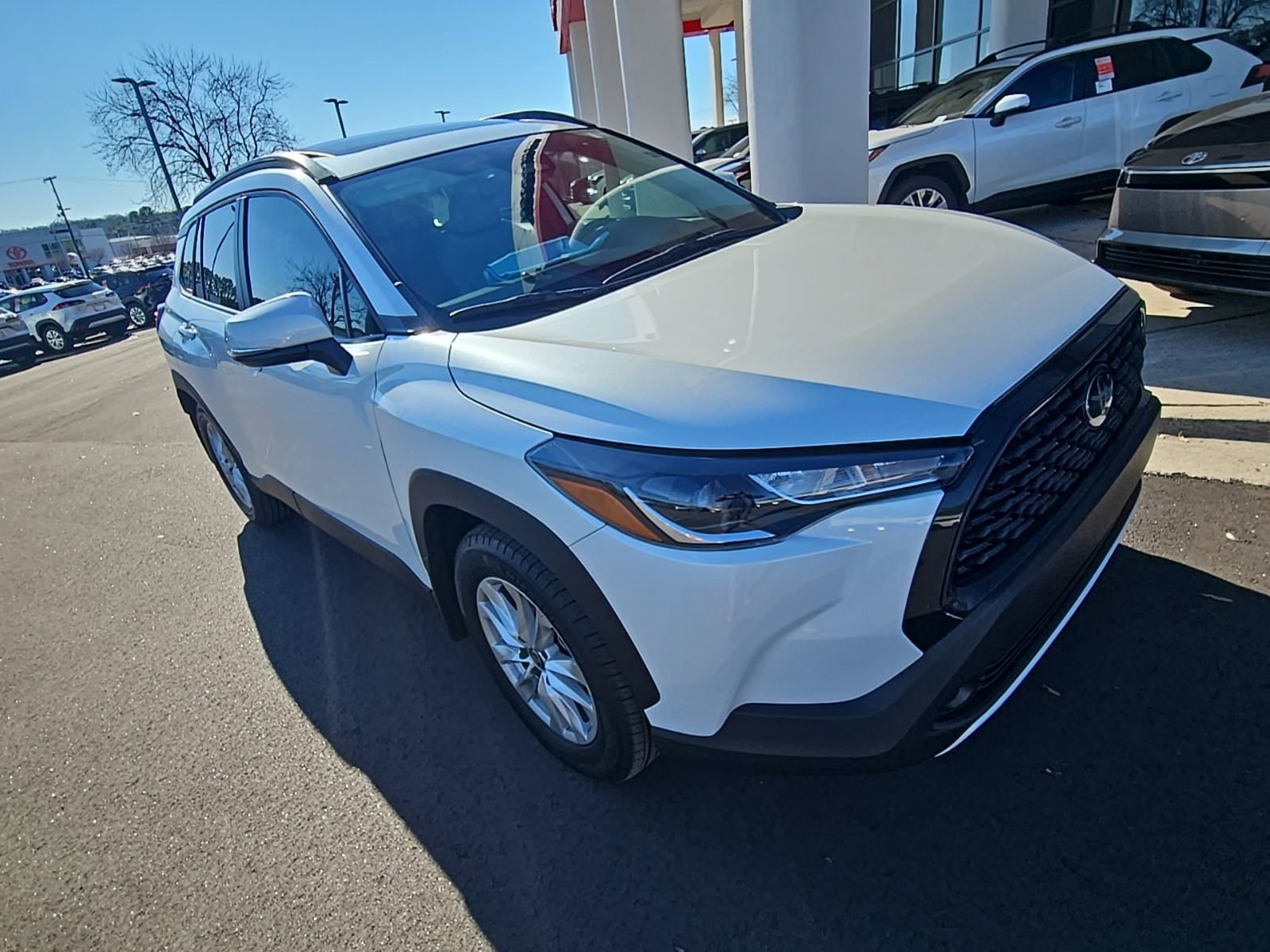 Used 2023 Toyota Corolla Cross LE image 3