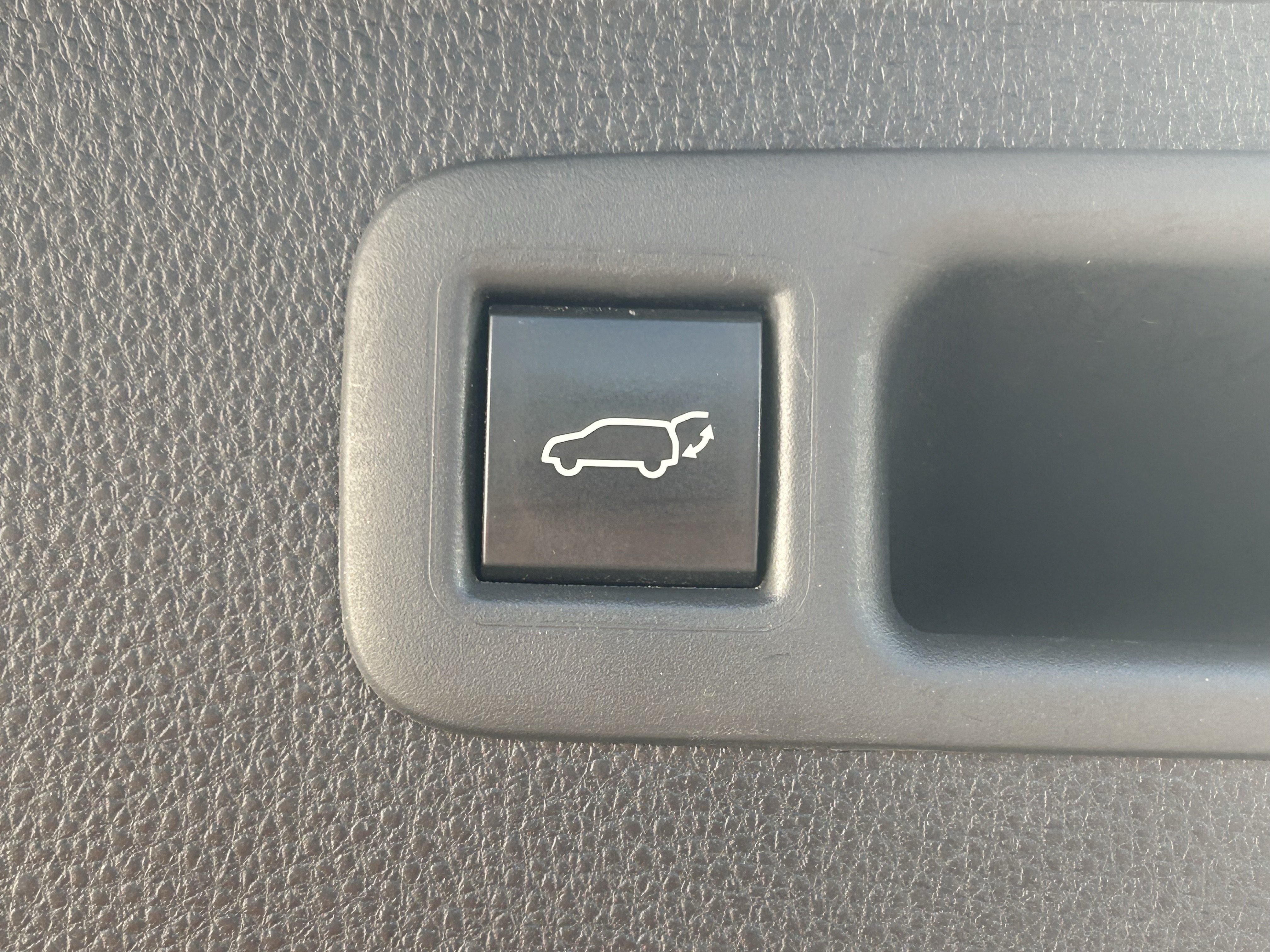 Used 2021 Toyota Highlander XLE AWD/4WD image 26