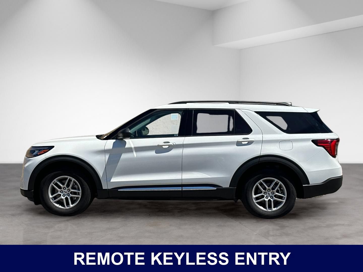 Used 2025 Ford Explorer Active w/ Active Comfort Package RWD image 3