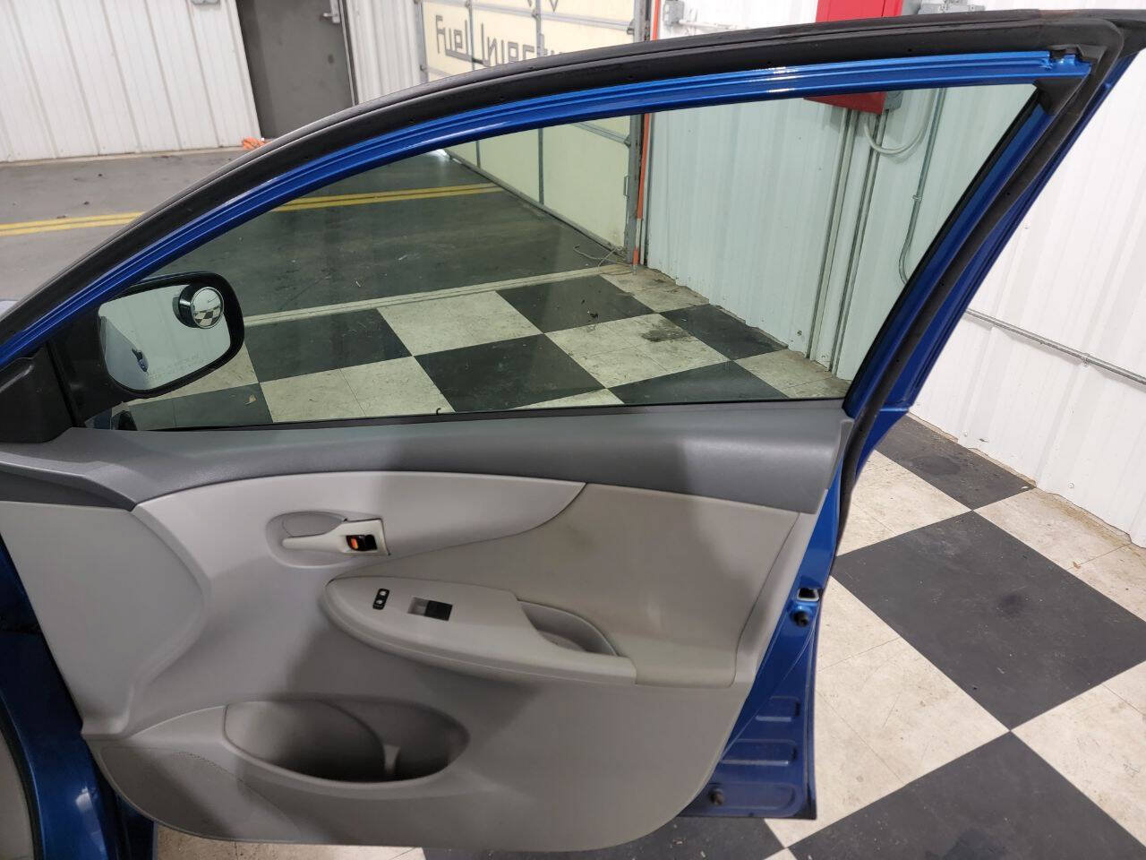 Used 2009 Toyota Corolla FWD image 18