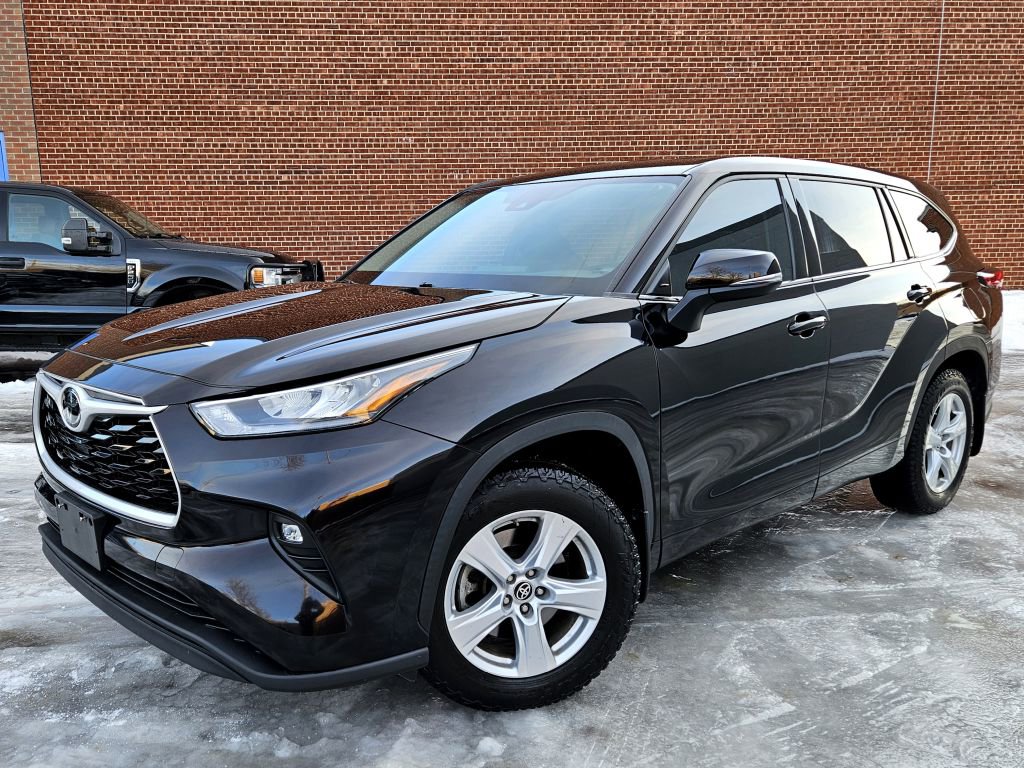 Used 2020 Toyota Highlander LE image 3