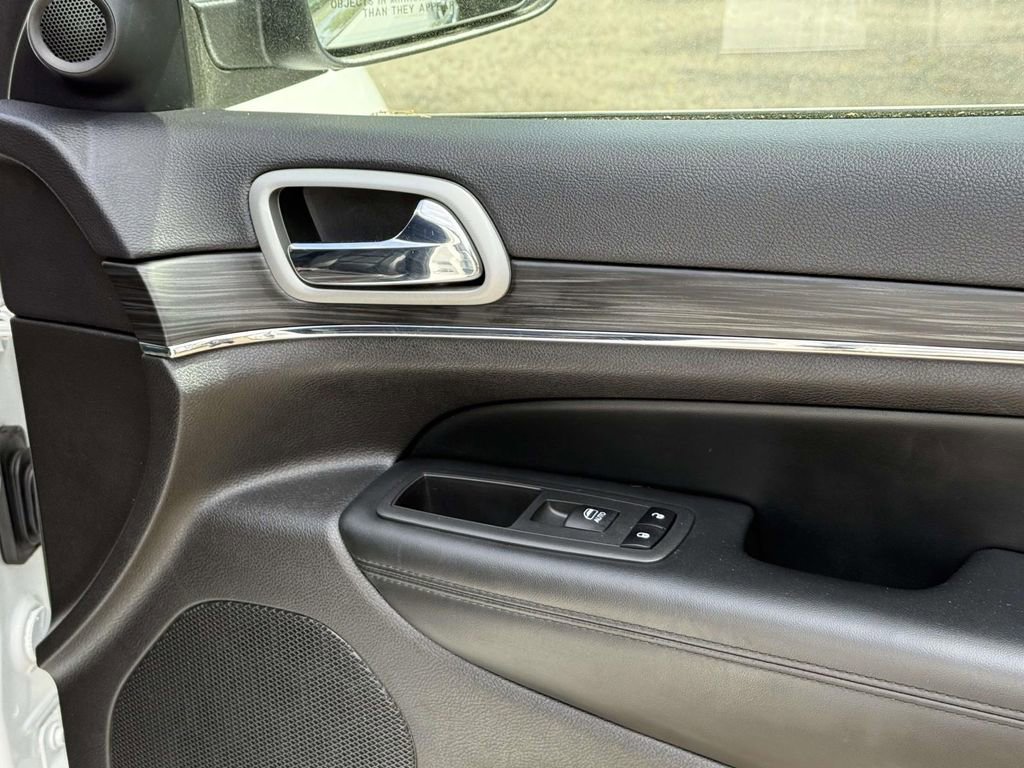 Used 2021 Jeep Grand Cherokee Limited AWD/4WD image 9