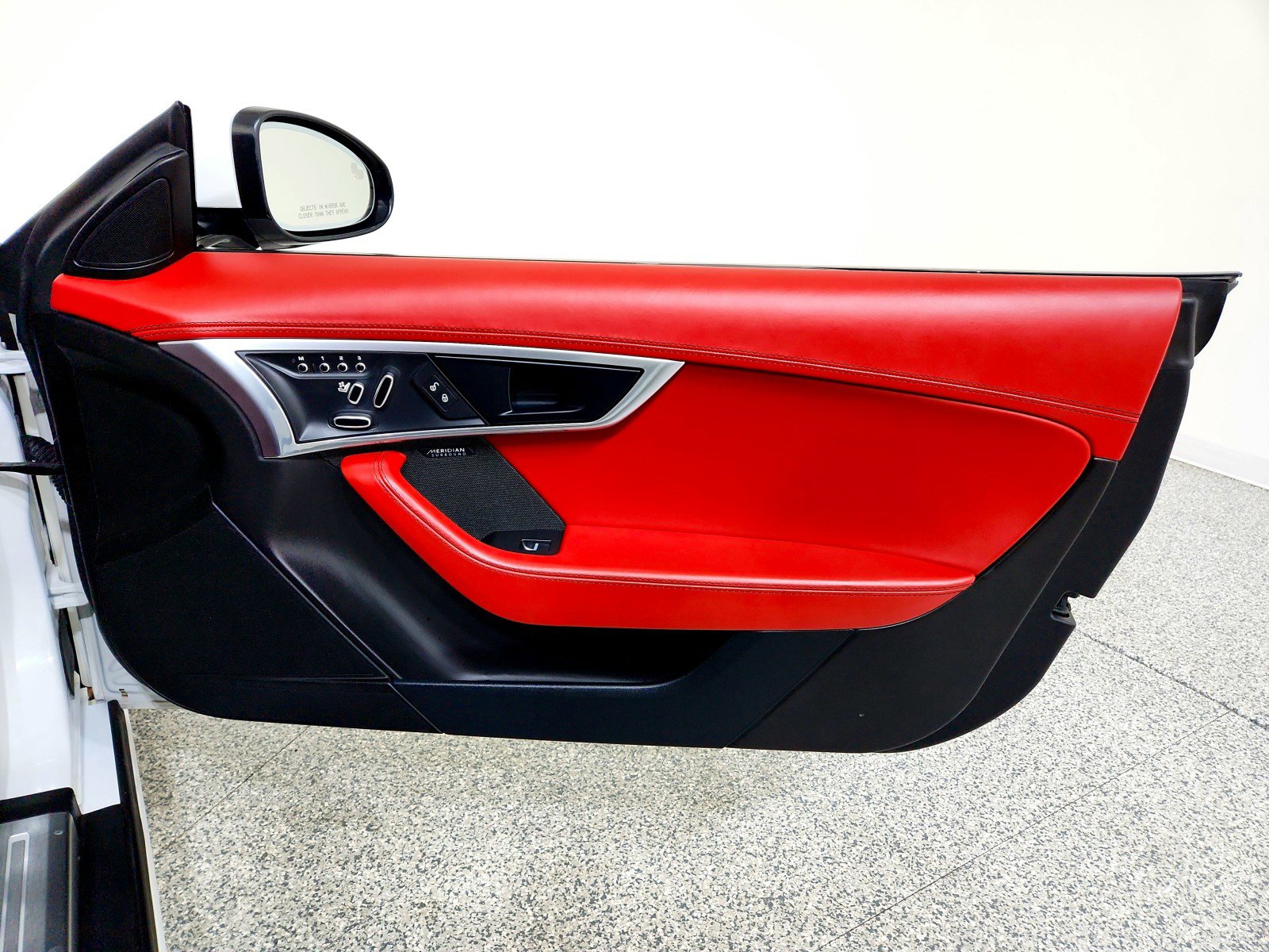 Used 2018 Jaguar F-TYPE R image 25