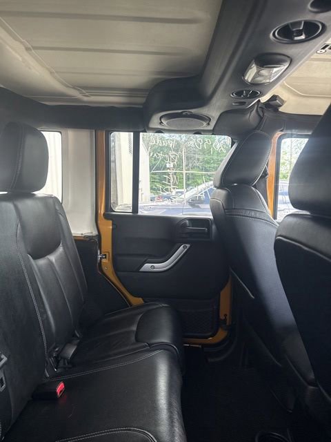 Used 2014 Jeep Wrangler Unlimited Rubicon w/ Connectivity Group AWD/4WD image 8
