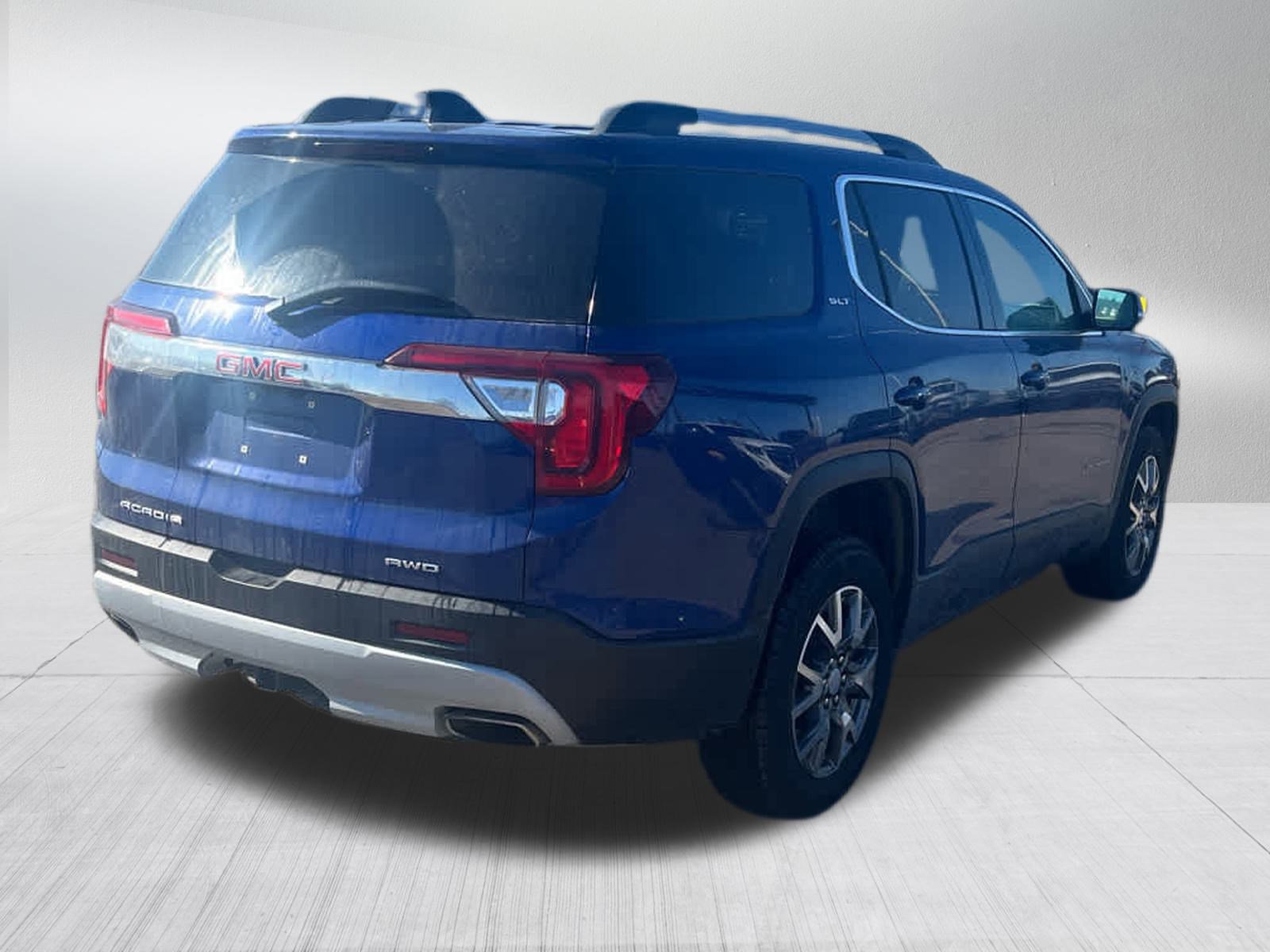 Used 2023 GMC Acadia SLT w/ Preferred Package image 5