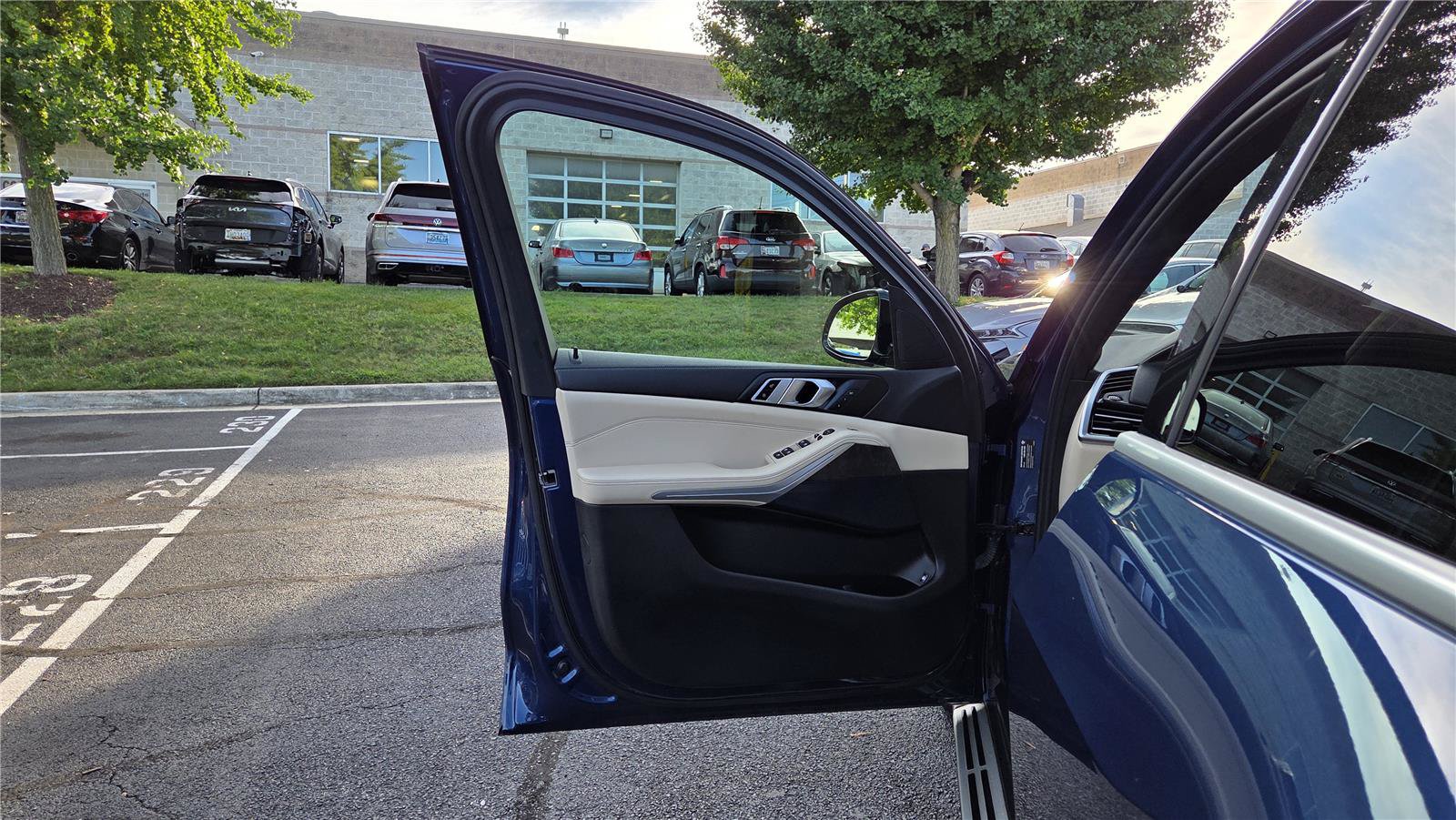 Used 2022 BMW X5 xDrive45e w/ Climate Comfort Package AWD/4WD image 13