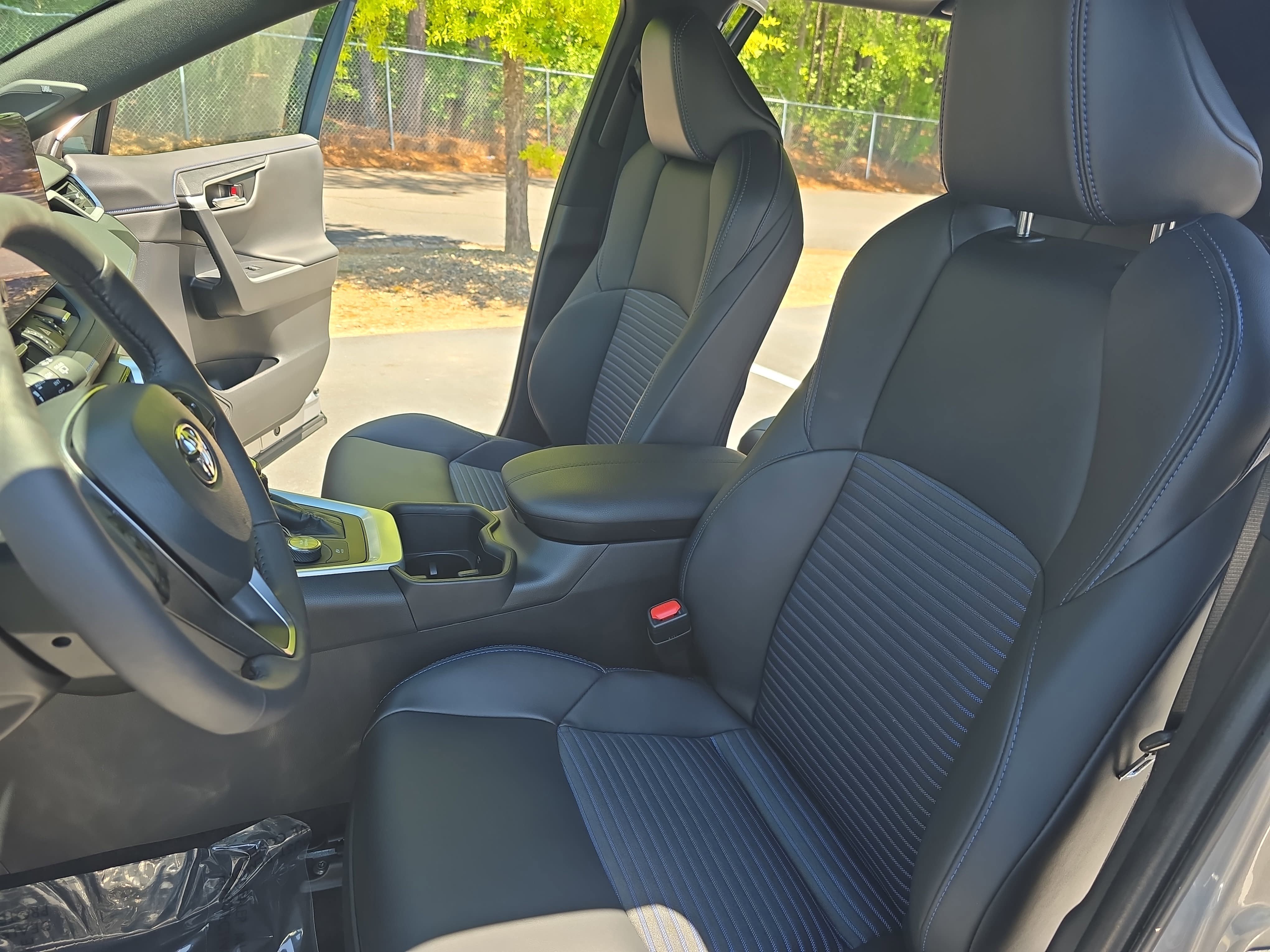 Used 2023 Toyota RAV4 XSE AWD/4WD image 15