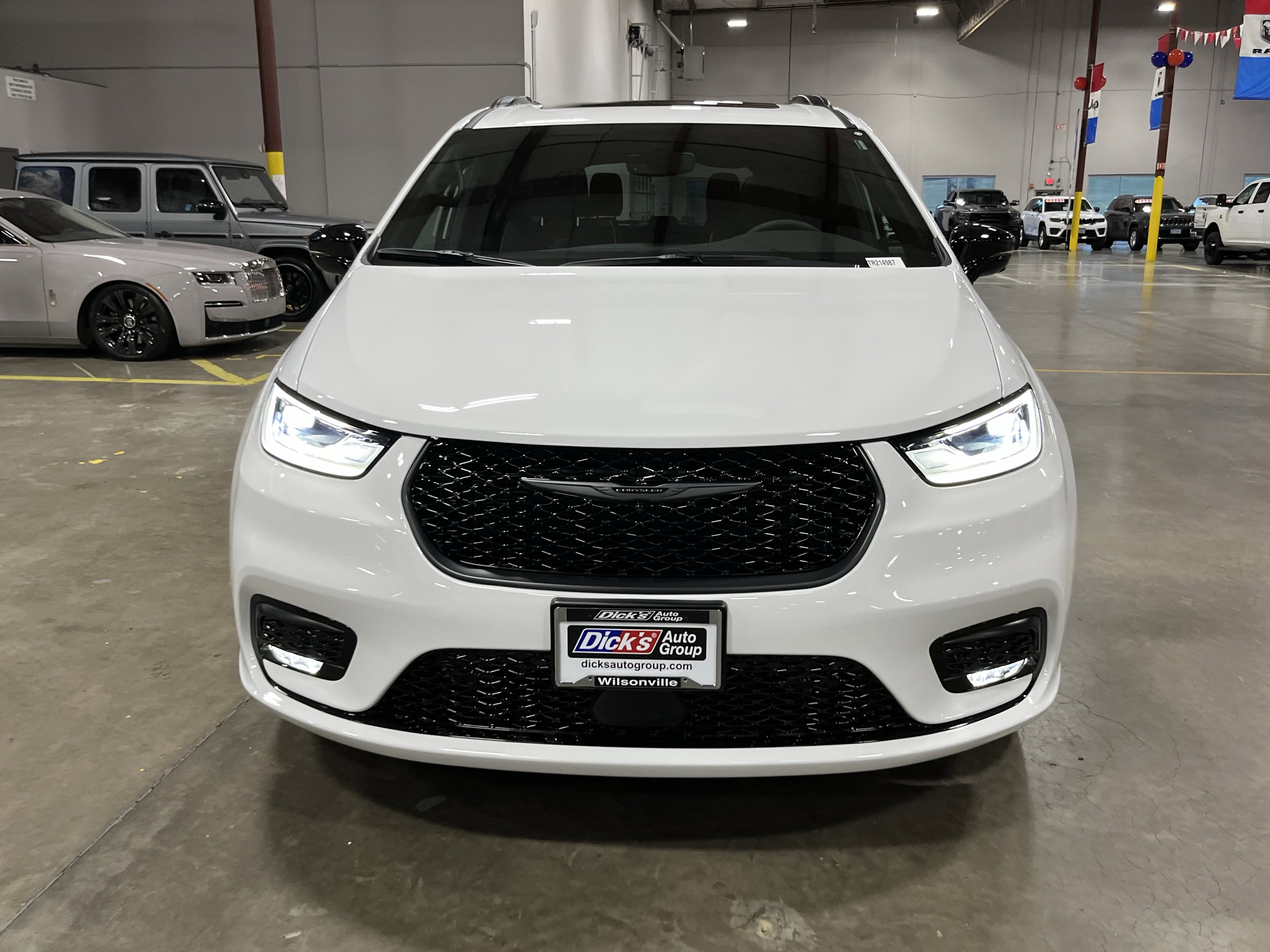 New 2026 Chrysler Pacifica Limited w/ S Appearance Package AWD/4WD image 9