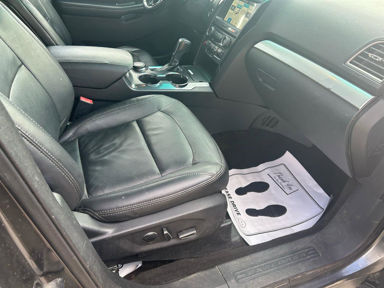 Used 2017 Ford Explorer XLT w/ Equipment Group 202A image 12