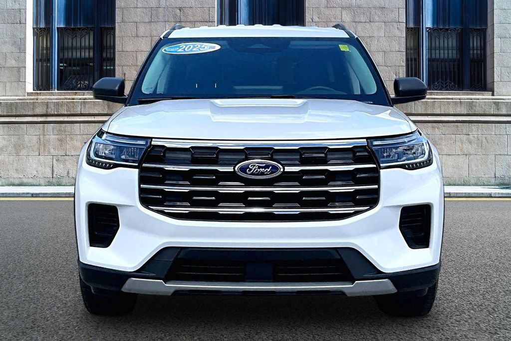 Certified 2025 Ford Explorer Active AWD/4WD image 3