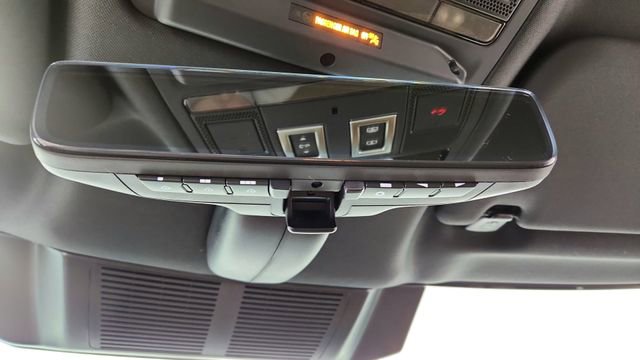 Used 2025 Land Rover Defender 90 X-Dynamic SE image 49