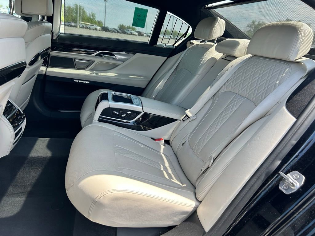 Used 2017 BMW 750i xDrive AWD/4WD image 15