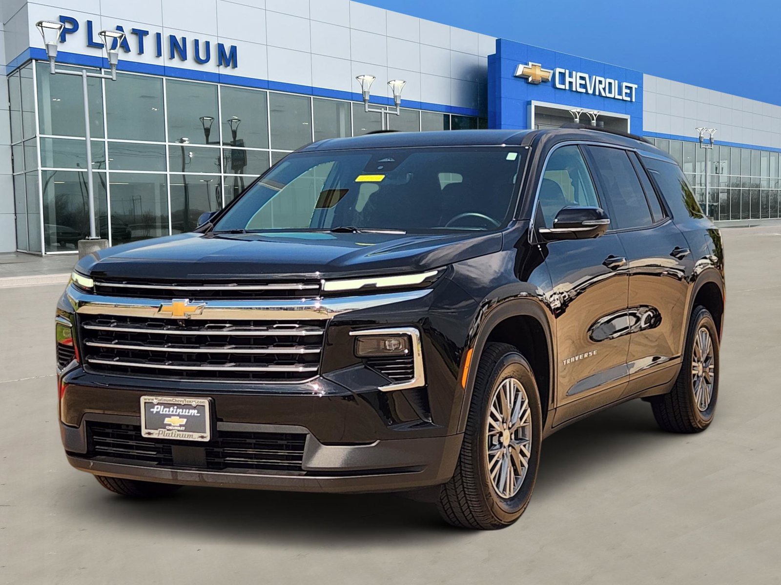 Certified 2026 Chevrolet Traverse LT w/ Driver Confidence Package FWD image 2